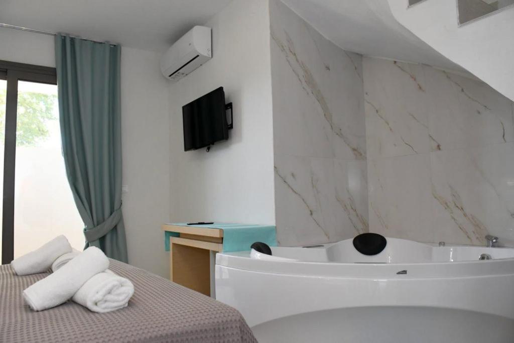 Theano Luxury Suites Nikiti Eksteriør billede